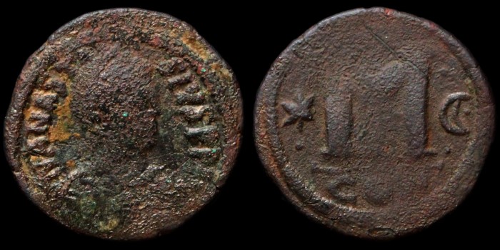 Follis d'Anastase émis à Constantinople avec Etoile et croissant