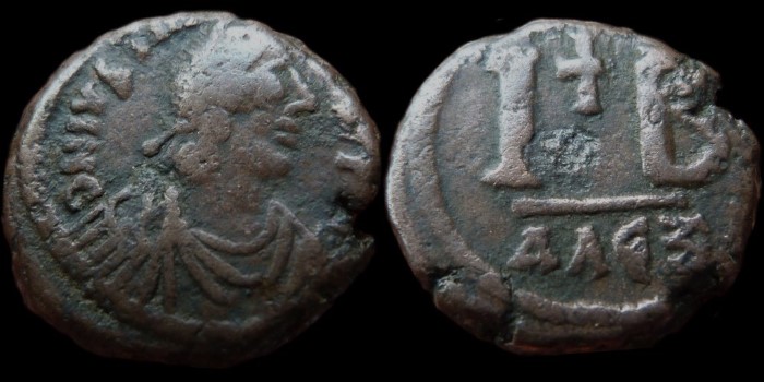 12 nummis de Justinien émis à Alexandrie