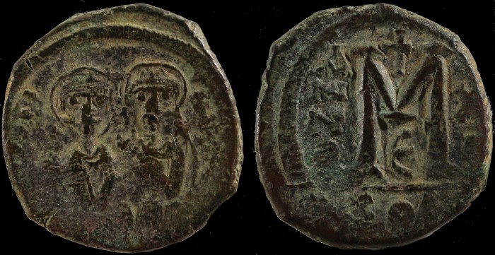 Follis de Justin II et Sophie émis à Constantinople Є Anno XI
