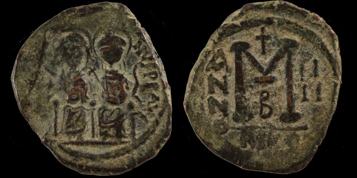 Follis de Justin II et Sophie émis à Nicomédie B Anno IIII