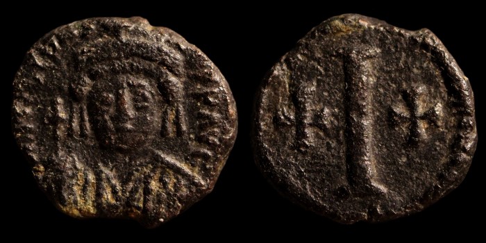 Decanummium de Tibère Constantin émis à Ravenne