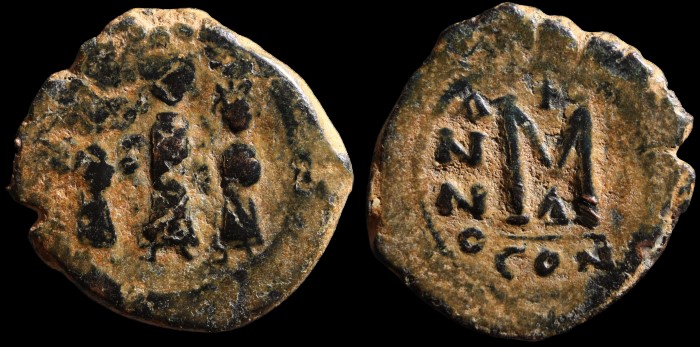 Follis d'Héraclius émis à Constantinople, variante sans croix