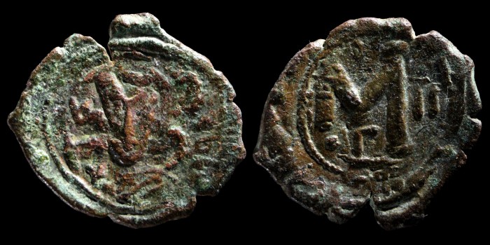 Follis de Tibère III émis à Constantinople