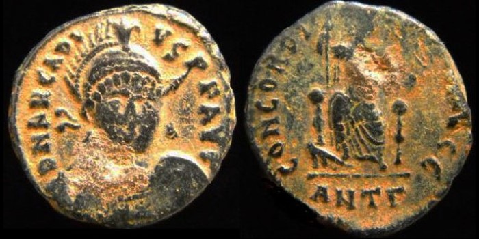 AE3 Centenionalis d'Arcadius avec Concordia émis à Antioche
