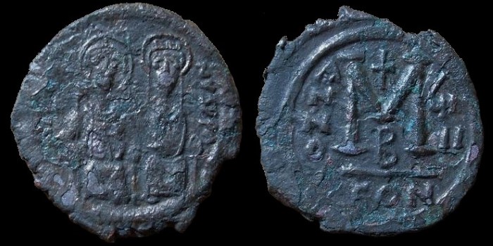 Follis de Justin II et Sophie émis à Constantinople B Anno çIII