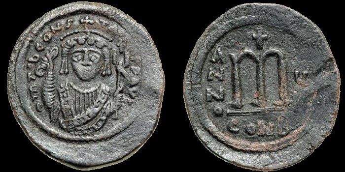 Follis de Tibère Constantin émis à Constantinople