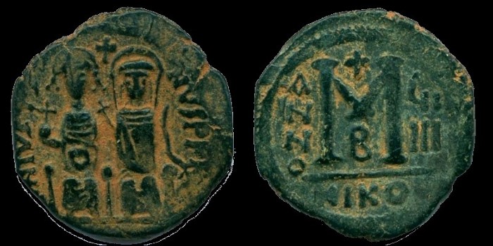 Follis de Justin II et Sophie émis à Nicomédie B Anno çI/III