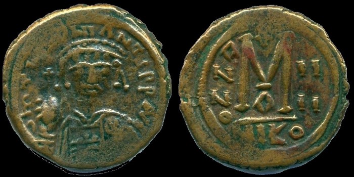 Follis de Tibère Constantin émis à Nicomédie atelier A Anno IIII
