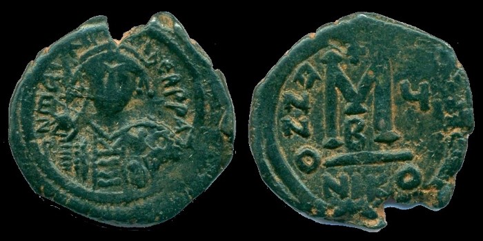 Follis de Maurice Tibère émis à Nicomédie Anno U