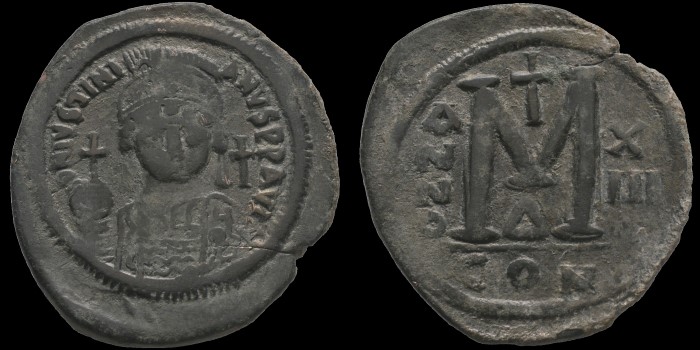 Follis de Justinien émis à Constantinople Δ Anno XIII