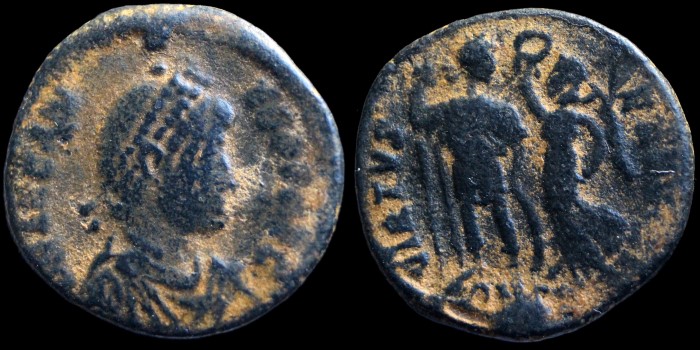 AE3 Centenionalis d'Arcadius avec Arcadius couronné par une victoire émis à Constantinople