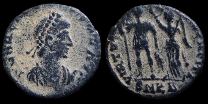 AE3 Centenionalis d'Arcadius avec Arcadius couronné par une victoire émis à Cyzique