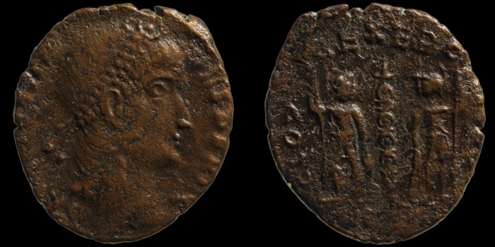AE3 Centenionalis réduit de Constance II avec 2 soldats à Constantinople