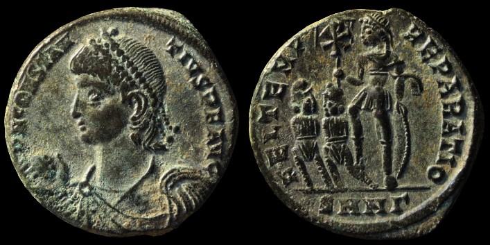 AE2 Centenionalis de Constance II avec l'empereur et le labarum émis à Nicomédie