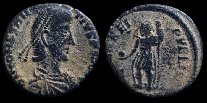 AE3 Majorina réduite de Constance II l'empereur au globe émis à Antioche
