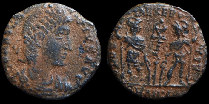 AE3 Centenionalis réduit de Constance II aux deux soldats émis à Antioche