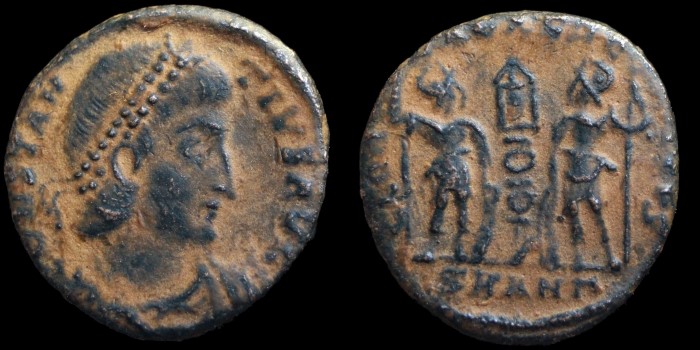 AE3 Centenionalis réduit de Constance II aux deux soldats émis à Antioche