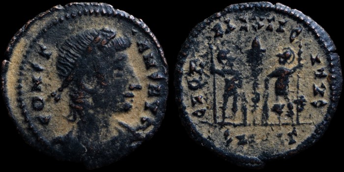 AE3/4 Centenionalis réduit de Constans César Gloria Exertitus émis à Antioche
