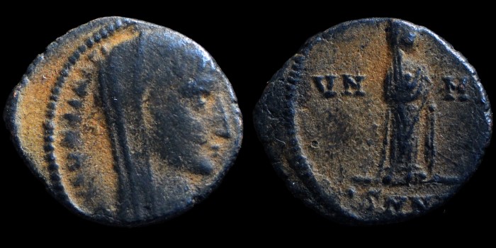 Nummus de Constantin avec l'empereur voilé émis à Nicomédie