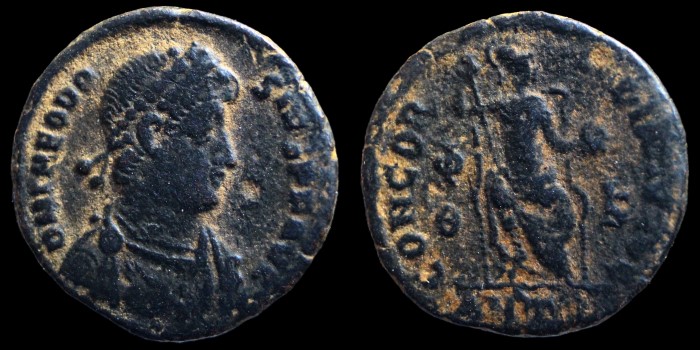 AE3 Centenionalis de Théodose avec Concordia émis à Antioche