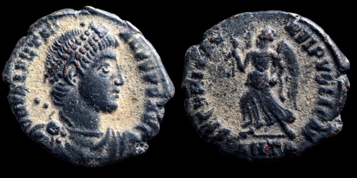 AE3 Centenionalis de Valentinien avec la victoire émis à Antioche