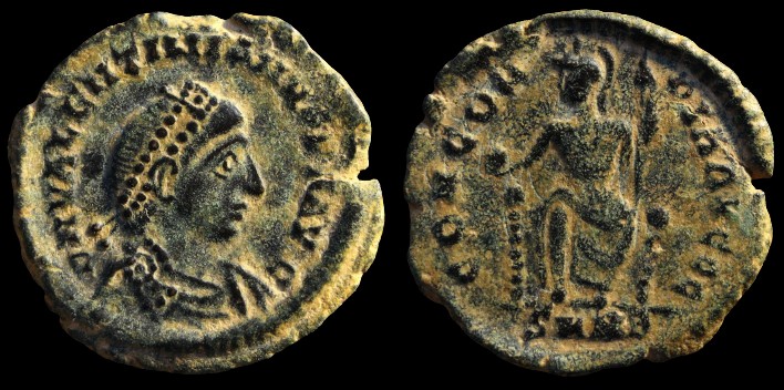 AE3 Centenionalis de Valentinien II avec Roma assise émis à Nicomédie
