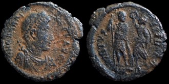 RIC X 70-1 Antioche - AE3 Centenionalis d'Arcadius avec Arcadius couronné par une victoire émis à Antioche