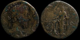 RIC 1170, Sear 5006 var - Sesterce de Marc Aurèle avec Pietas et le candelabrum