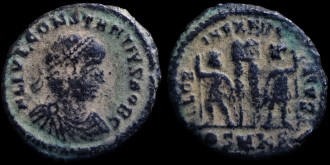 RIC VII 99 Cyzique - AE3 Centenionalis réduit de Constance II César aux deux soldats émis à Thessalonique