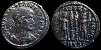 RIC VII 186 Thessalonique - AE3 Centenionalis réduit de Constance II César aux deux soldats émis à Thessalonique