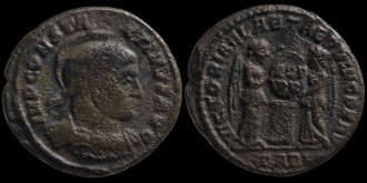 RIC VII 194 Arles - Follis de Constantin aux victoires tenant un bouclier émis à Arles