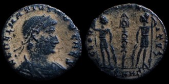 RIC VII 155 Héraclée - AE3/4 Centenionalis réduit de Delmatius avec les soldats et un étendard émis à Héraclée