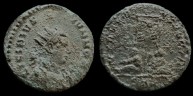 RIC VII 272 Trier - Follis de Licinius II célébrant la victoire de l'armée émis à Sirmium