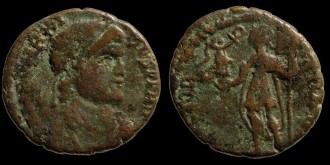 RIC IX 27c Arles - Follis de Magnus Maximus avec la victoire émise à Arles