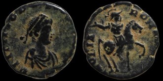 RIC IX 69b Antioche - AE4 Demi centenionalis de Théodose avec l'empereur sur un cheval émis à Antioche