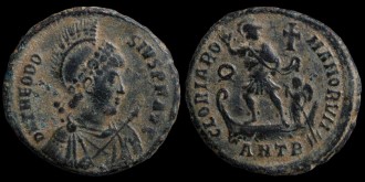 RIC IX 40e Antioche - AE2 Maiorina de Théodose avec l'empereur sur une galère émis à Antioche