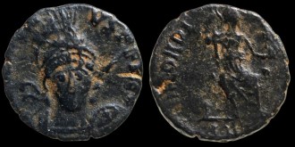 RIC X 100 Antioche - Centenionalis de Théodose II avec Concordia émis à Antioche