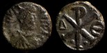 Sear 77 - Pentanummium de Justin émis à Constantinople avec un Chrisme