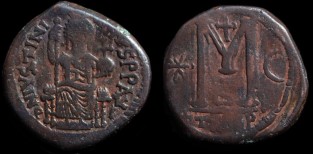 Sear 214 - Follis de Justinien émis à Antioche avec l'empereur sur le trône