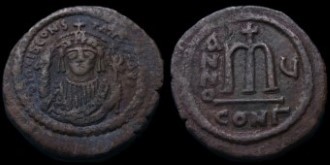 Sear 430 - Follis de Tibère Constantin émis à Constantinople officine Γ Anno U