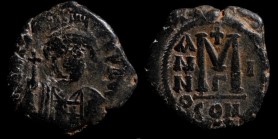 Sear 492, MIBEC 65B - Follis de Maurice Tibère émis à Constantinople Γ Anno I