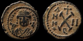 Sear 536 - Decanummium de Maurice Tibère émis à Theoupolis R Anno II