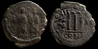Sear 639 - Follis de Phocas émis à Constantinople Officine A Anno I