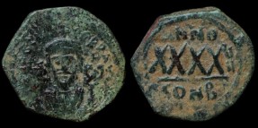 Sear 640 - Follis de Phocas émis à Constantinople Officine B Anno IIII