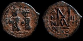 Sear 834 var - Imitation d'un follis d'Héraclius émis à Nicomédie Anno III (Imitation syrienne ?)