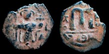 Foss "ΛITOIЄ var" type - Pseudo byzantine avec Constans II debout, type dérivé ΛITOIЄ var