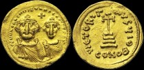 Sear 746 - Solidus, vers 625-629, Constantinople. Off. I. T en fin de légende. émis sous Héraclius