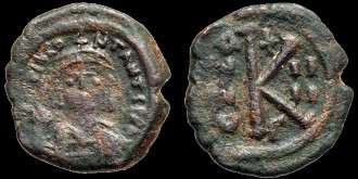 Sear 433 - demi follis de Tibère Constantin émis à Constantinople
